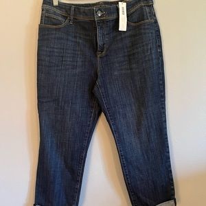 NWT Chicos “the so slimming girlfriend crop” 1P (8 p)